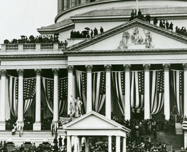 This is a landscape image of the United States Capitol Building. 